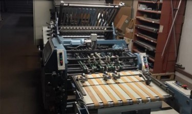Cassettes and knives 